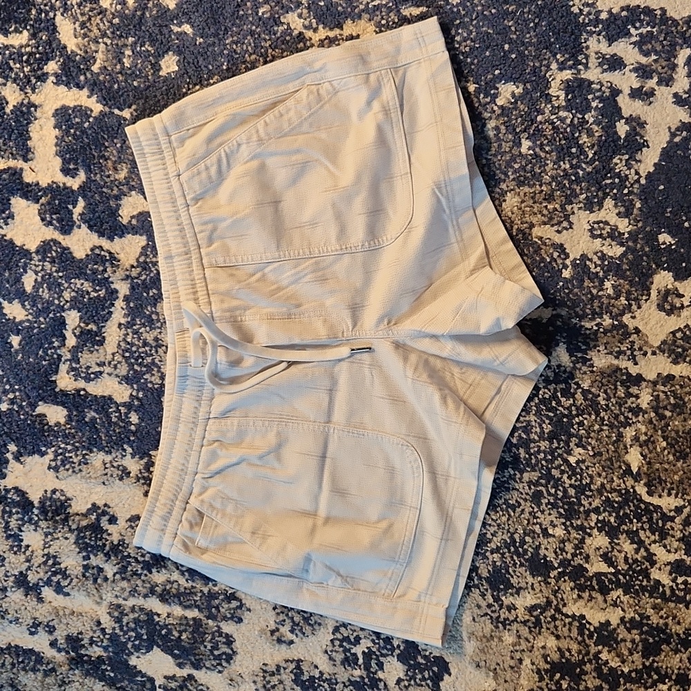 Like new Athleta Farallon printed short, size 16